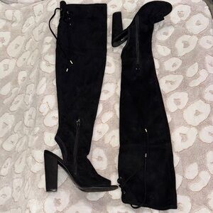 Elegant Black Women's Knee-High GUESS Peep Toe Boots